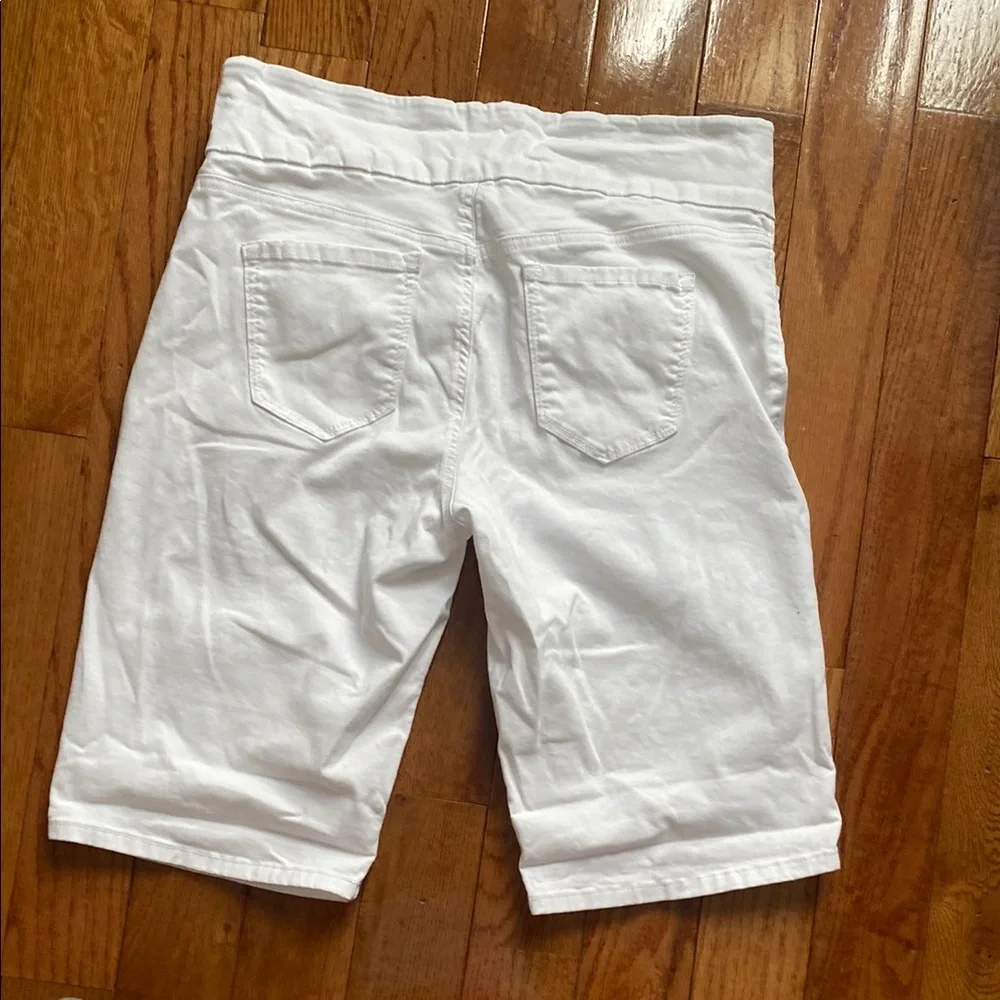 Bandolino White Bermuda Shorts Classic Denim Style - Picture 7 of 7